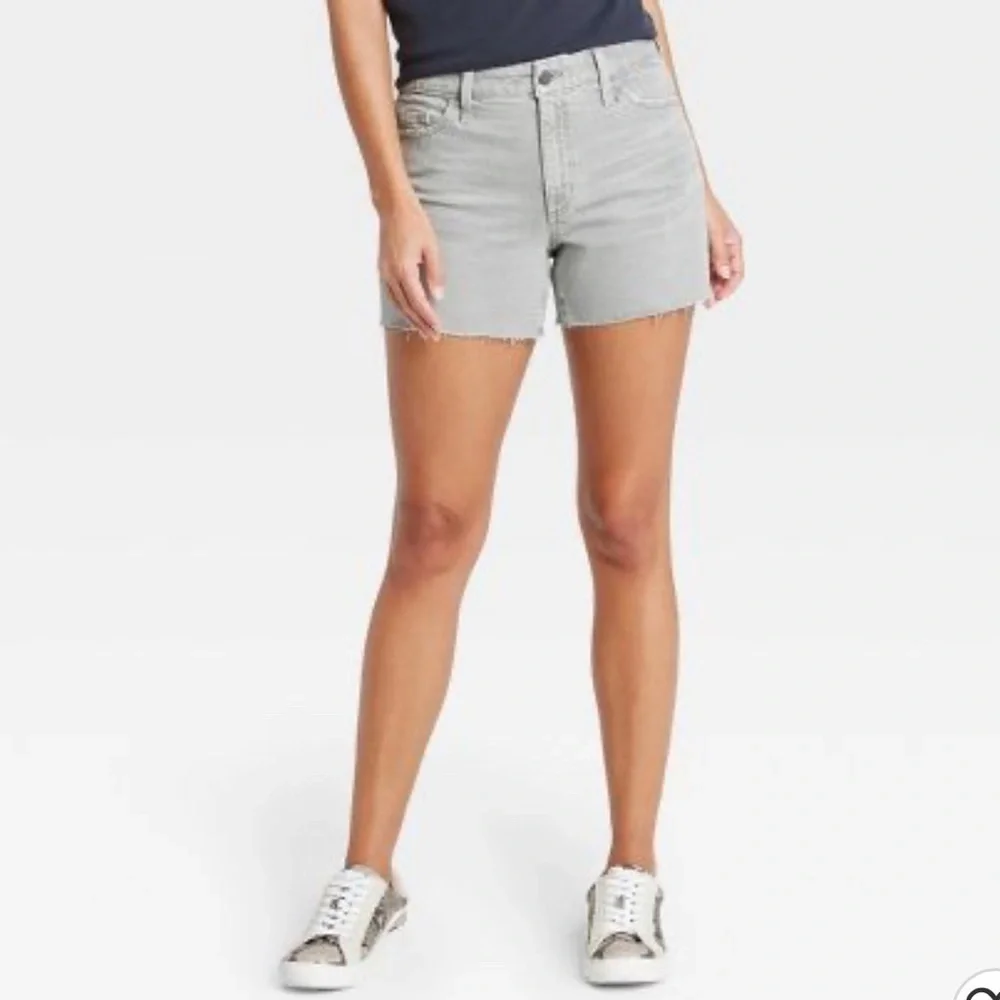 WOMEN'S High-Rise Midi Jean Shorts - Universal Thread - 12 - Picture 11 of 12